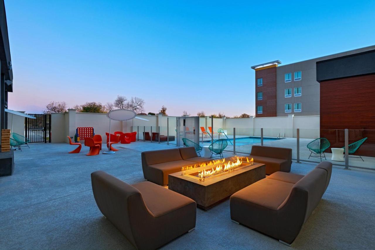 Aloft Waco Downtown Hotel Exterior photo